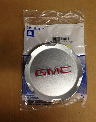 (1) brand new genuine oem wheel center cap for 2009-2012 gmc terrain models