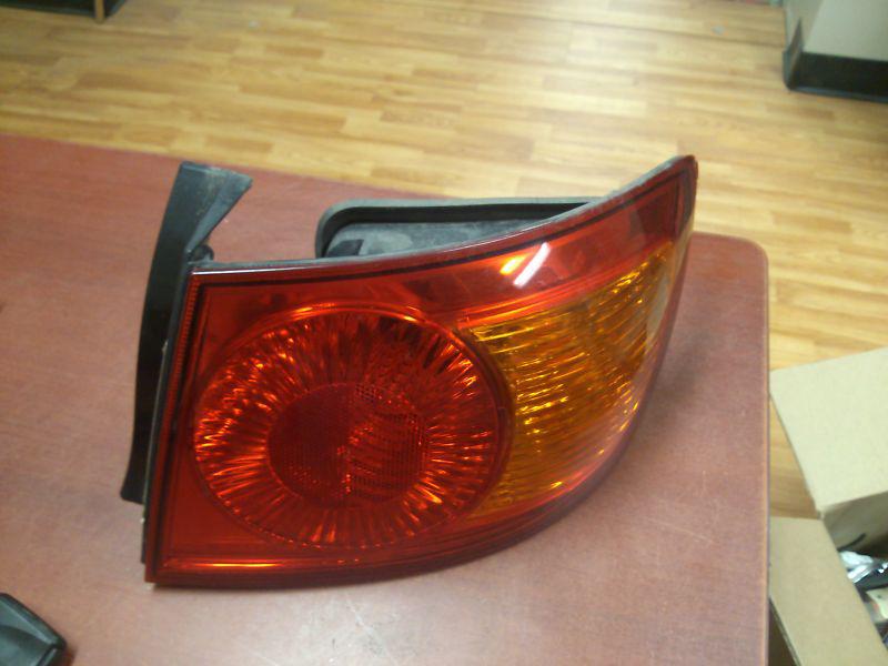 Oem 2001 elantra gt tail light  passenger right