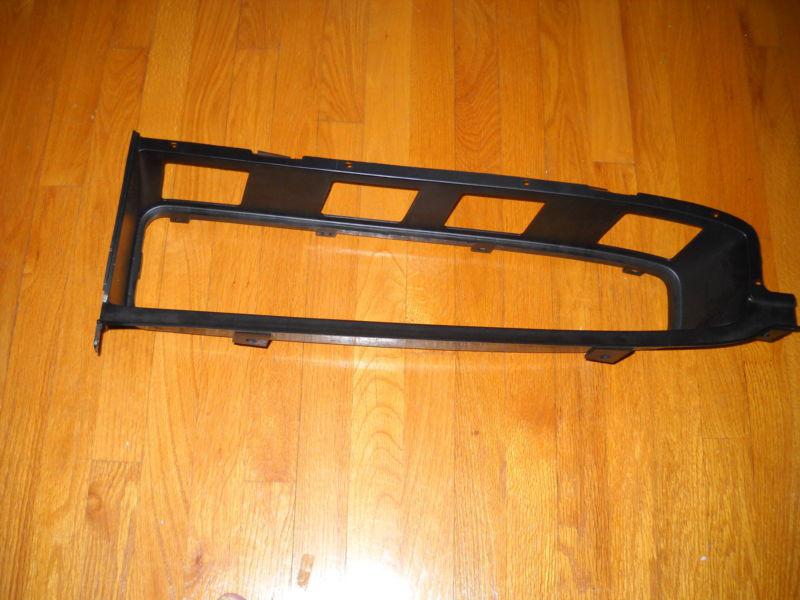 Nos 1967 pontiac gto passenger side plastic grille bezel