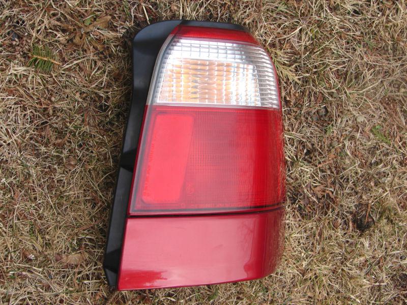 2001 2002 forester tail light assembly complete rh red mldg.