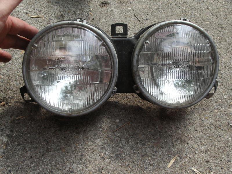 Bmw e30 left front head lights halogen 325 325i 325e 318 m3 