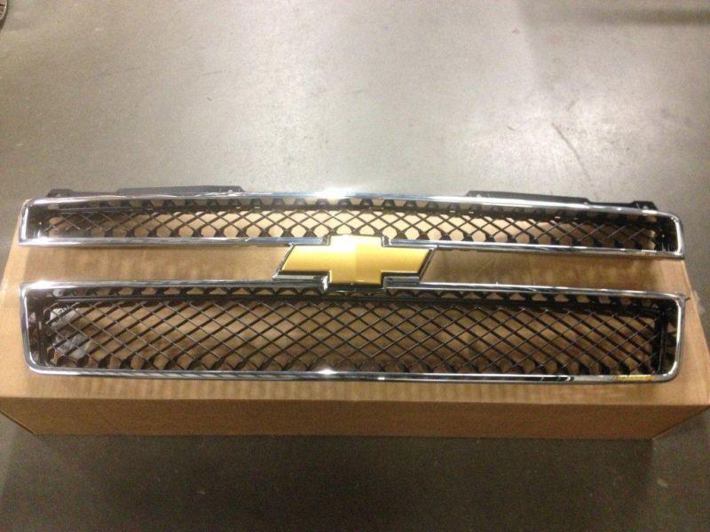 2007-2012 chevrolet avalanche tahoe suburban oem take off grille