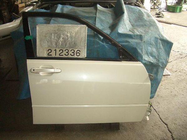 Toyota altezza gita 2001 front right door assembly [3613100]