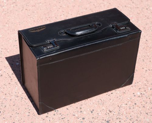 Jeppesen fc-104 leather pilots flight case