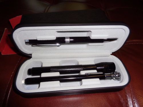 Oem factory leed&#039;s toyota avalon pen,tire gauge and flash light. travel safety.