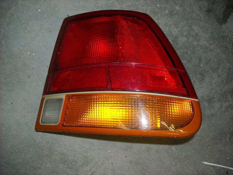 97 98 99 saturn s series sedan tail lamp light r/h