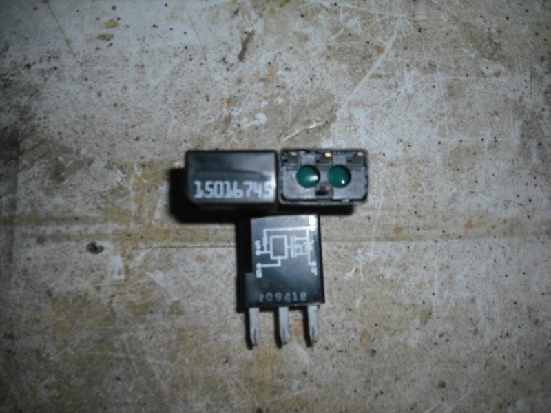 (1) 2002-2009 gm oem service 15016745 headlight relay 