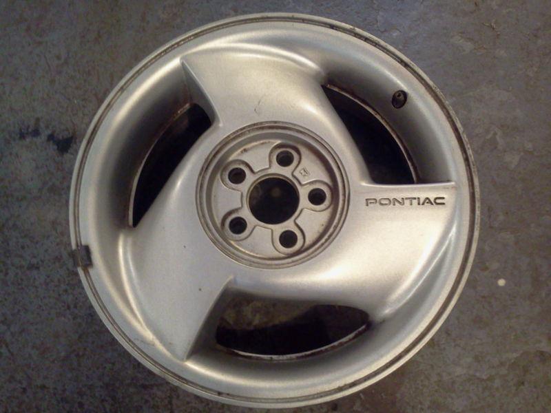 * 16 inch factory alloy rim -  pontiac grand am / 1996-1998 / 3 spoke / silver