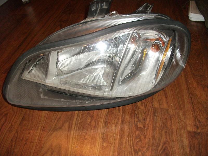 Headlight headlamp driver side left lh for 02-11 freightliner m-2