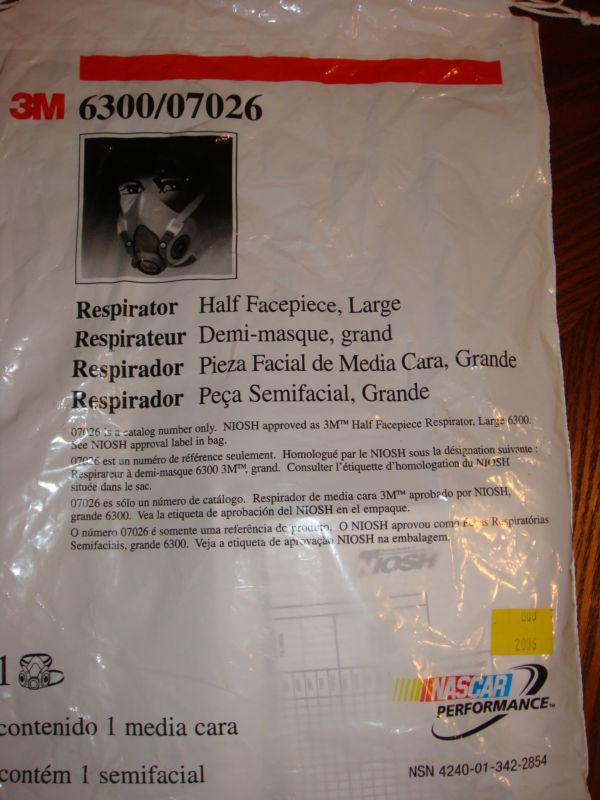 3m half facepiece respirators small   size mask - 6300/07026  new in bag!!!