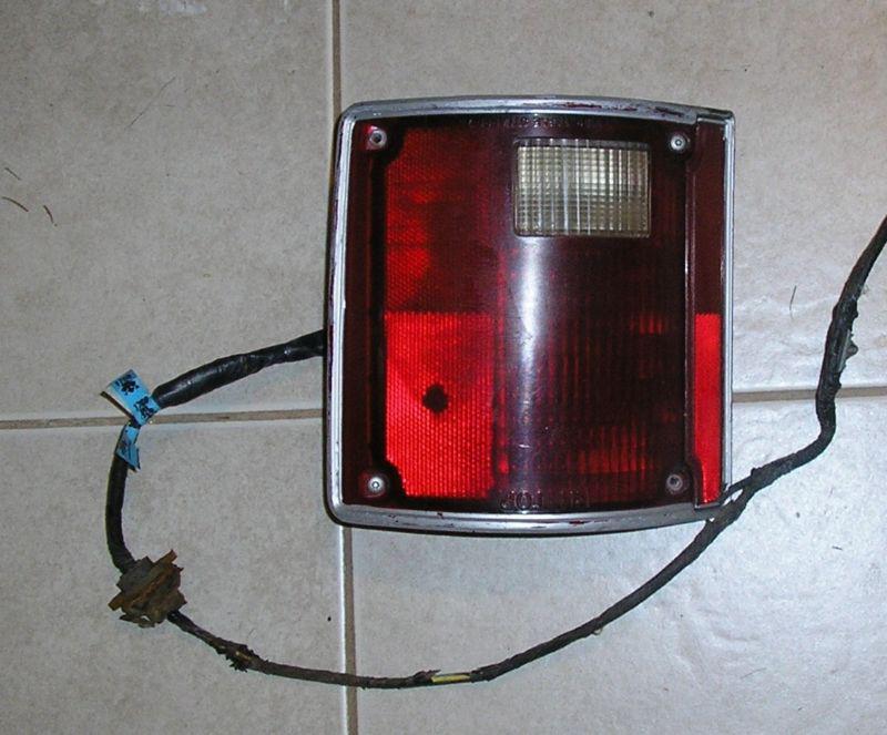 89 suburban tail light lens w/housing, hardware,sockets gasket blazer chev gmc 