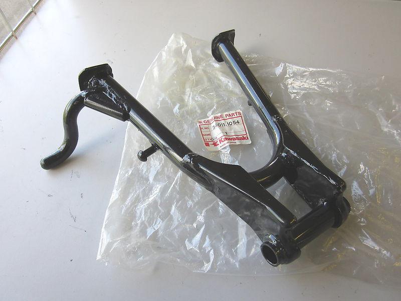 Kawasaki z 250 c3 main center stand 34011-1054 nos