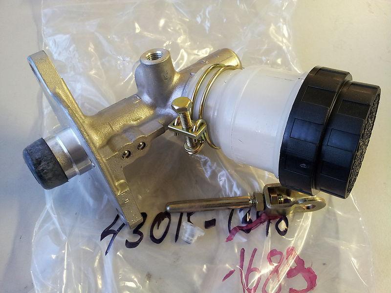 Kaf540 c d kaf300 a b mule 550 2010 brake master cylinder 43015-1683 nos