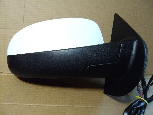 Dl3 mirror rh pf cx ts gi 20756931 black with white cap 2010 yukon used untested