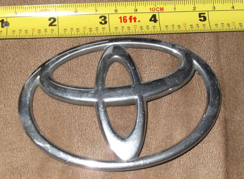 Toyota   emblem nameplate badge oem