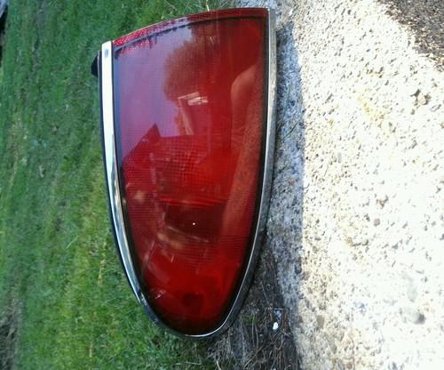 99 00 01 02 03 04 buick century lh driver side taillight 16523313 dbx535 da