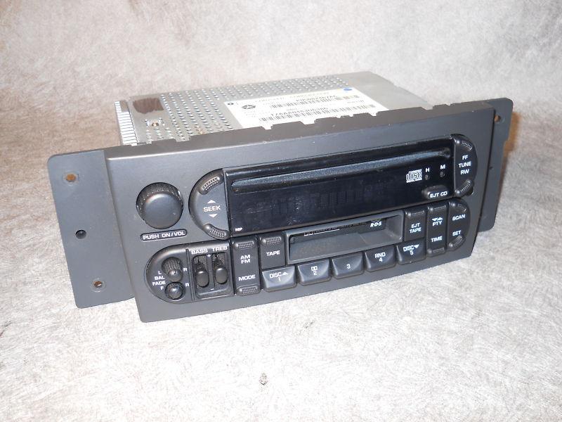 Chrysler radio cd cassette player p05082467ac