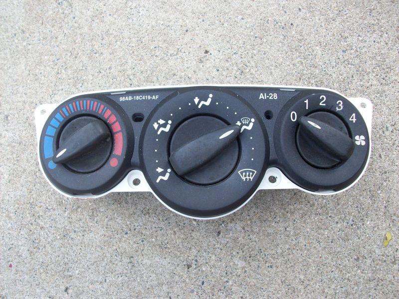 Ford focus heat control face with switches nob dash unit 2001 2002 2003  2004