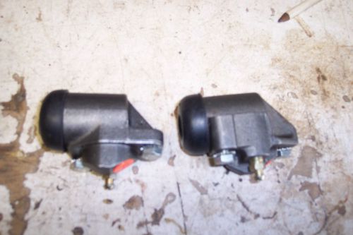 Boat trailer hydraulic surge brake cylinders