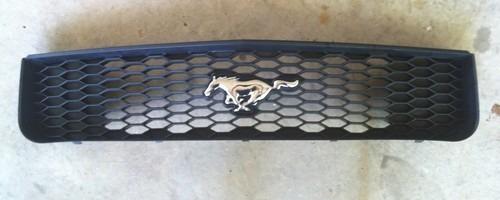 05 06 07 08 09 ford mustang base model factory grille v6 coupe