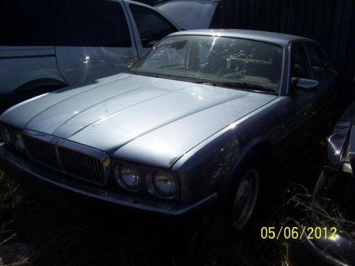 88 89 90 91 92 jaguar xj6 r. quarter glass 30410