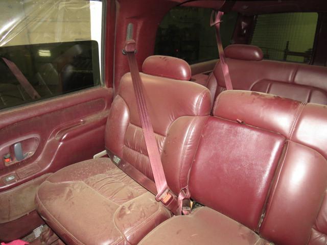 1999 chevy suburban 1500 rear seat belt & retractor only 2nd row right maroon