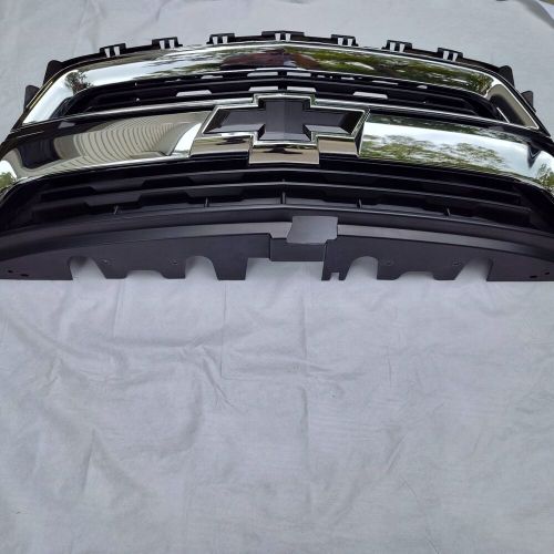 Oem 2015-2020 chevrolet / chevy colorado grille - 23451117