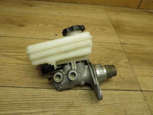 14-19 chevrolet corvette c7 brake master cylinder assembly w/ reservoir oem 8785