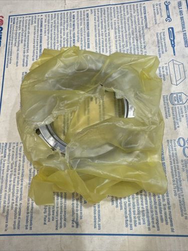 Volvo *new oem* retainer voe 11036632; voe11036632