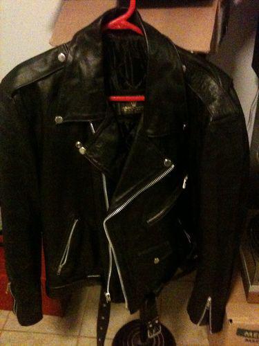 Harley davidson logo'd men's leather jacket ** see photos **