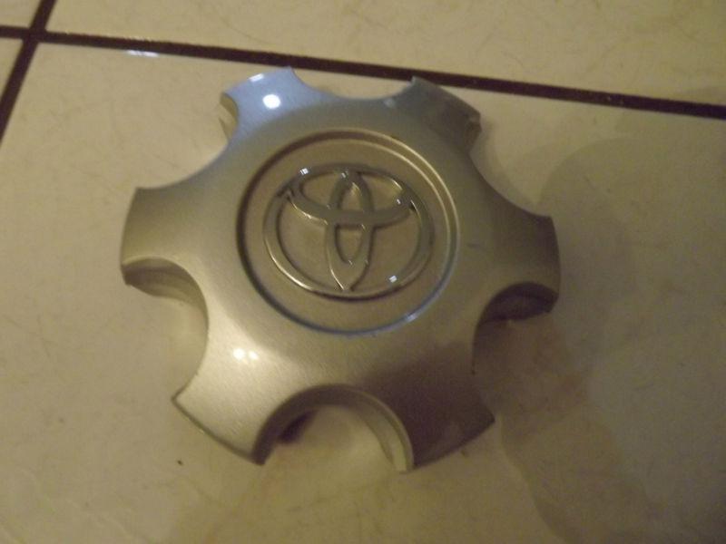 Gently used oem toyota tacoma tundra sequoia steel wheel center cap 