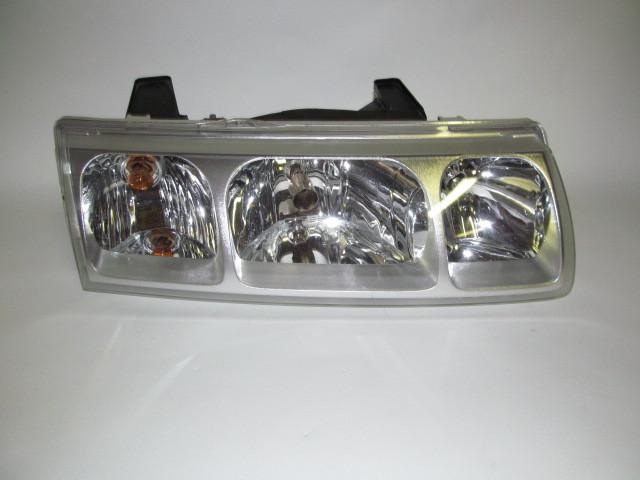 05 saturn vue right headlight nice!