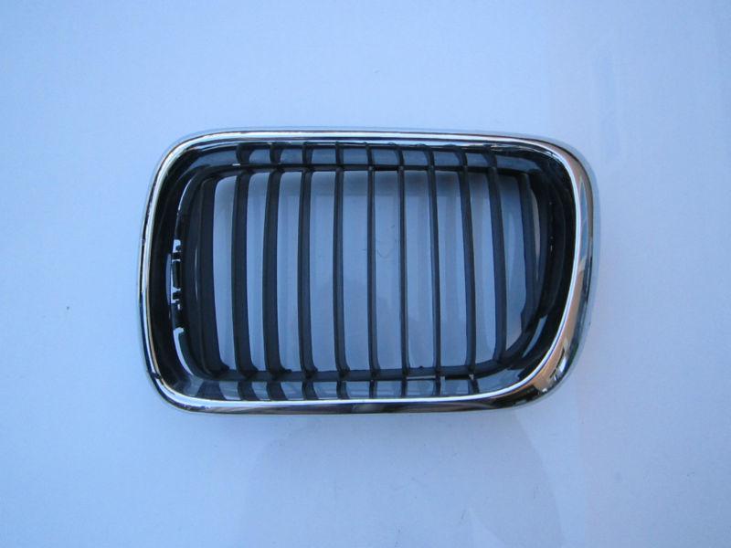 Bmw front grill set drivers side left passenger side right