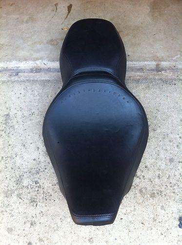 Harley seat fits 02 road glid