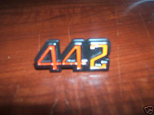 1970 1971 new 442 glove box emblem 70 71