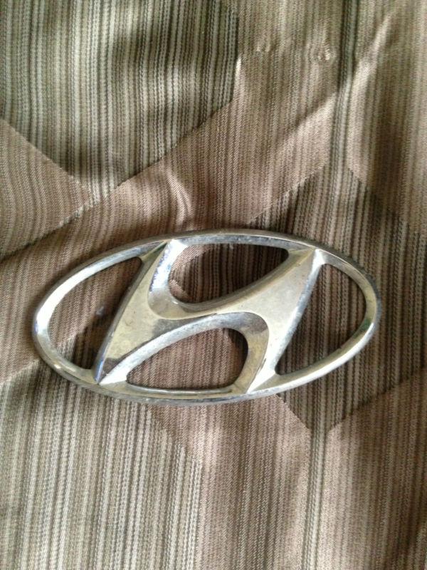 Hyundai emblem 5 1/8 long by 2 5/16 tall