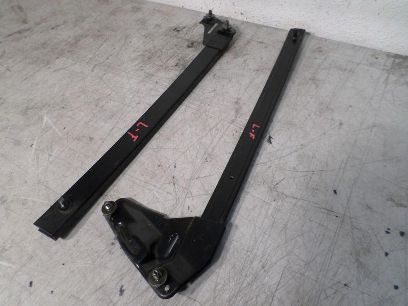 00 01 02 03 04 subaru legacy outback left driver front window rail track guide