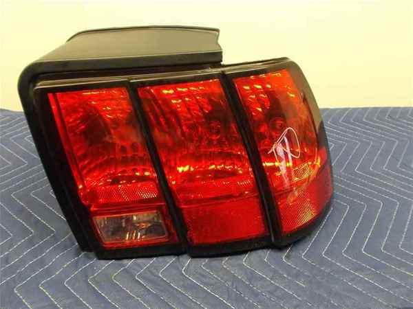 2002-2004 ford mustang tail lamp rh oem lkq