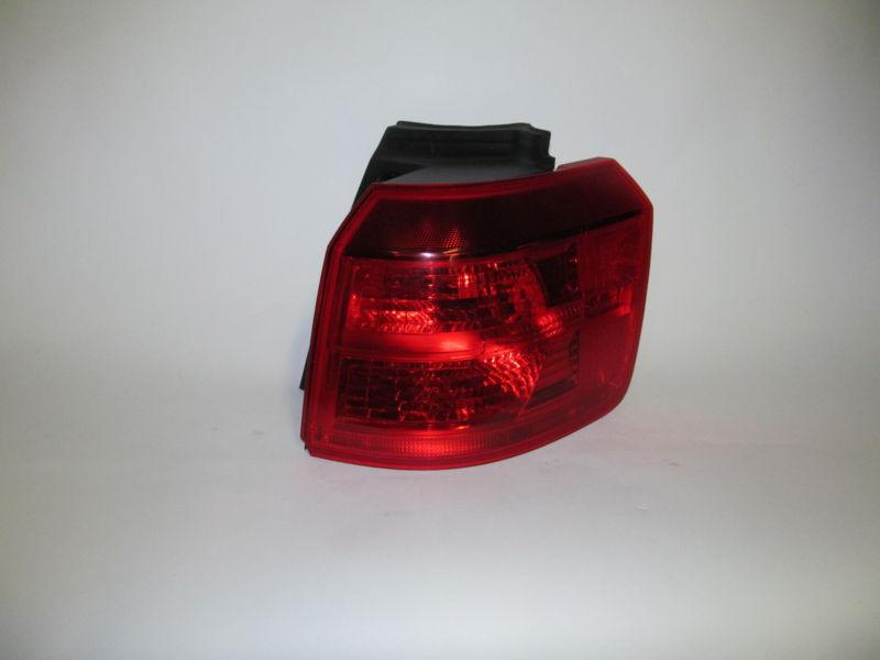 08 09 2010 2011 gmc acadia oem right tail light nice!