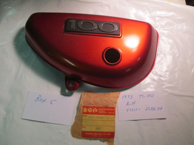 Suzuki tc100 nos oem r/h side cover with badge 1973 p.n. 47111-25300-712