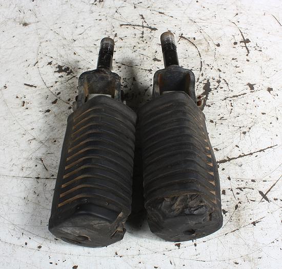 1982 kawasaki kz1100 kz1100a2 main/driver foot pegs/oem