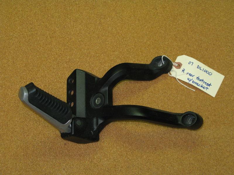 Suzuki v-strom dl1000 right rear foot rest passenger peg w/ bracket