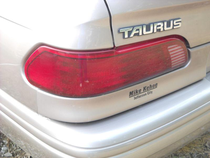 94 95 ford taurus left taillight