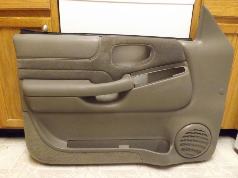 98-04 chevrolet blazer s10 bravada jimmy drivers side door panel