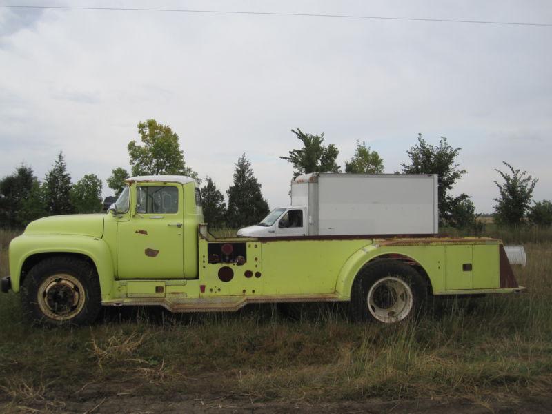 1956 ford 800 f/8    partial fire body