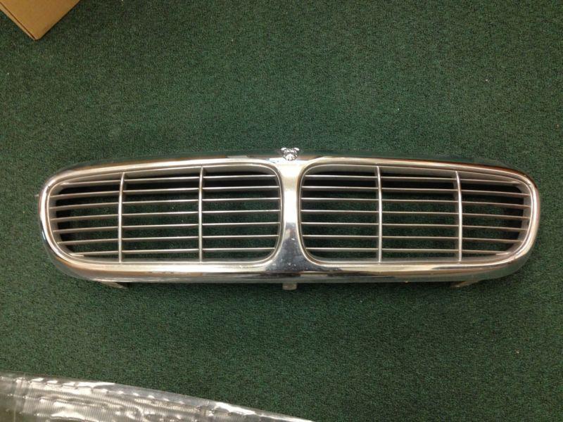 2004-2008 jaguar xj8  front grille