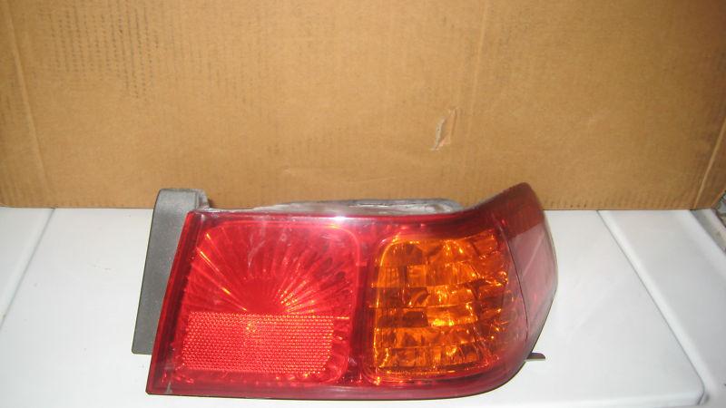 98- 01 toyota camry taillight  right taillamp rear back brake