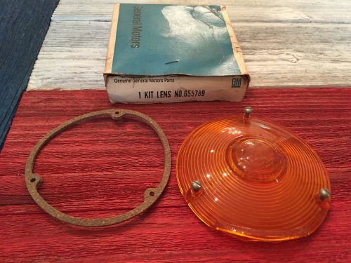 Nos 1961 - 1972 chevrolet gmc truck nos gm amber parking lense w/ gasket 655789