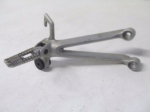 Suzuki gsxr 1000 gsxr1000 right rear foot peg w bracket