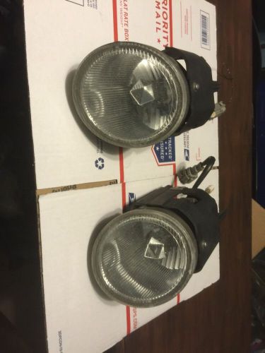 2000-2001 nissan maxima fog light set  (bumper mounted)